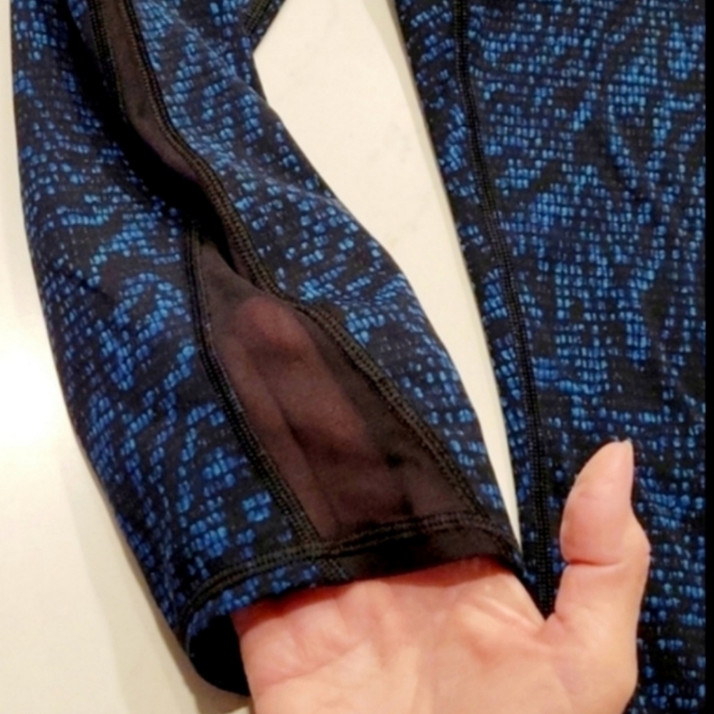 LIKE NEW Lululemon Athletica Speed Crops, Size 4, Blue, Black - Picture 6 of 9